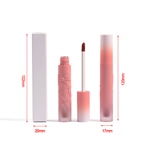 Brillo Labial Mate en Tubo Rosa Degradado con Diseño Floral en Relieve, Tinte Labial de Larga Duración, Alta Pigmentación y Sin Transferencia - Product Image 6