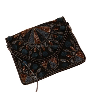 Banjara-Pochette bohème faite à la main pour femmes, sac de festival brodé jaune de luxe artisanal pour fêtes - Product Image 1