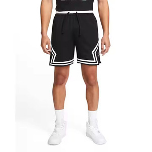 กางเกงขาสั้นกีฬาบาสเก็ตบอลผู้ชายผ้าฝ้าย 100% ระบายอากาศได้ดีสำหรับฤดูร้อน มีซิปกระเป๋าหน้า แห้งเร็ว รับตัดเย็บตามแบบ - Product Image 3