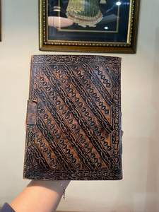 สมุดบันทึกหนังลายนูนรูปหัวใจทำมือ - ไดอารี่วินเทจพร้อมกระดาษฝ้ายขอบดิบ เย็บเข้าเล่ม เหมาะสำหรับเป็นของขวัญและใช้สำหรับวาดภาพ - Product Image 6