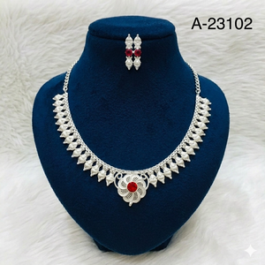 Conjunto de collar y pendientes de aleación chapada en oro de 24 quilates con piedras de rubí en forma de corazón, joyería clásica de boda para mujer A-23099 - Product Image 4
