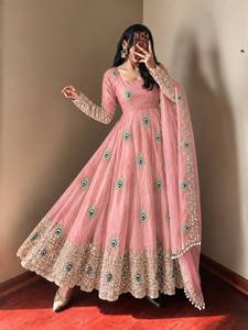 Ensemble de robe en soie rose Fendy pour femmes, broderie de paon, longueur cheville, tenue de mariage traditionnelle, style Inde Pakistan, séchage rapide - Product Image 1