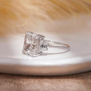 Anillo de compromiso de oro macizo de 14k con halo de diamantes VVS creados en laboratorio, corte redondo, joyería fina, regalo para mujer, venta al por mayor - Product Image 2