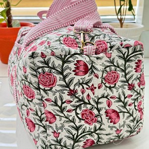 Floral Print Duffel <b>Bag</b> Women Pink Rose Pattern Quilted Weekender Travel Tote Large Capacity Zipper Closure - Product Image 2