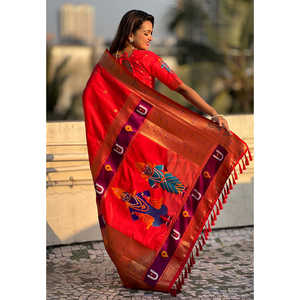 Sari en soie Paithani rouge traditionnel, tissé Zari, motif Vitthala God pour femmes par Elite Weaves 650g - Product Image 2