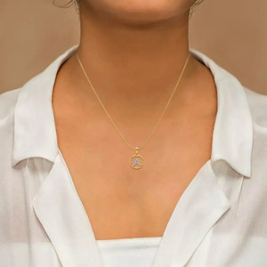 Collier pendentif en or avec initiale A suspendue, cercle de diamants et chaîne - Product Image 5