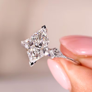 แหวนแต่งงานเพชรซิคอนทรงมาร์คีส์คุณภาพสูง 2.40 กะรัต ผลิตในห้องปฏิบัติการ ตัวเรือนทอง 10K แบบหนามเตย  รับประกันโดยบุคคลที่สาม - Product Image 1