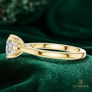 Anillo de compromiso único con halo oculto y diamante cultivado en laboratorio, elegante anillo de puente con doble punta y pavé oculto, de fábrica. - Product Image 4