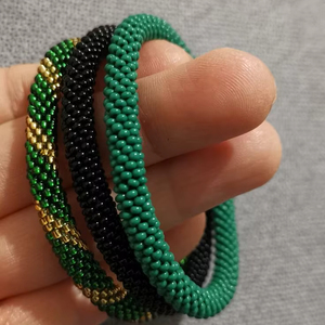 Brazalete de cuentas de vidrio de diseño único hecho a mano en Nepal para mujer, pulsera de joyería al por mayor, accesorios. - Product Image 1