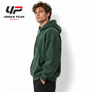 Sweat à capuche oversize élégant pour homme avec épaules tombantes, poignets larges côtelés et un style urbain contemporain. - Product Image 4