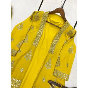 Conjunto de ropa de fiesta de Indo Western para mujer de diseñador con trabajo de bordado de secuencia - Product Image 4