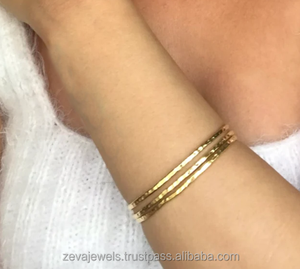 Brazalete de oro martillado de triple capa minimalista para mujer, fabricante de joyería de moda llamativa - Product Image 3