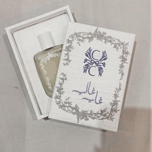 Caja de Perfume Rectangular Bordada con Flores Hechas a Mano, Embalaje de Regalo en Lino y Algodón, Estuche de Muestra con Marca Personalizada - Product Image 1