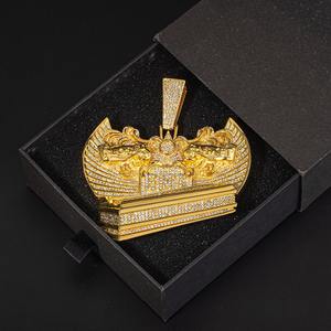 Collier pendentif hip-hop diamanté très demandé pour hommes, style urbain et idéal pour offrir, disponible à bon prix - Product Image 3
