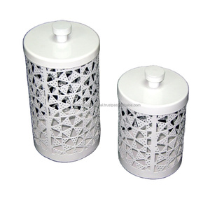 Juego de 2 Recipientes Metálicos de Almacenamiento con Diseño Geométrico Blanco de Kamran, Juego de Recipientes de Hierro Minimalistas con Tapas para Flores/Plantas Verdes - Product Image 1