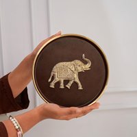 Plaque murale ronde en métal Arya Digital Elephant, design zen asiatique, marron café et or, 8,4 pouces, décorative