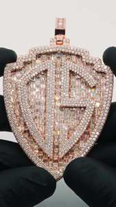 Pendentif Personnalisé en Forme de Bouclier avec Moissanite Ronde Baguette et Diamants en Argent Sterling 925, Bijoux Hip Hop Iced Out - Product Image 4