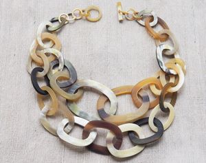 สร้อยคอทำมือจากเขาสัตว์ ดีไซน์หรูหรา พร้อมงานฝีมือแบบดั้งเดิม เหมาะสำหรับการแต่งกายสไตล์ชาติพันธุ์และคอลเลกชันเครื่องประดับวัฒนธรรม - Product Image 5