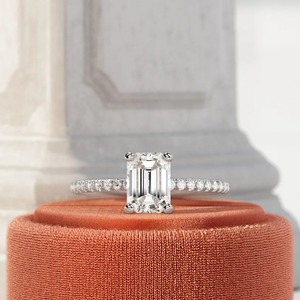 Bague de fiançailles élégante en diamant de laboratoire taille émeraude 1 carat, certifiée IGI, clarté VVS, tendance, vente en gros, export - Product Image 1