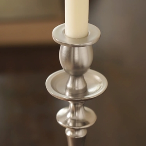 Elegante Candelabro Individual de Metal Plateado Cepillado para Centro de Mesa, Decoración para Navidad, Bodas y Sala de Estar - Product Image 2