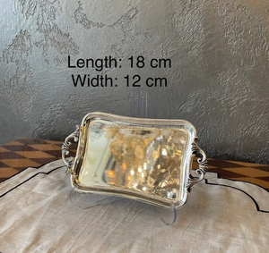 ถาดเสิร์ฟแบบทุบทำจากทองเหลืองทรงกลมพร้อมผิวสีเงินจำนวนมากสำหรับการเสิร์ฟในอินเดีย - Product Image 2