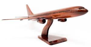 Centro de mesa decorativo con diseño clásico de avión de madera, adecuado para estanterías, consolas y decoraciones interiores temáticas. - Product Image 3