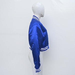 แจ็คเก็ตเบสบอลผ้าซาตินดีไซน์สุดฮิตปี 2025 สำหรับผู้หญิง คุณภาพสูง สีพื้น ทรงไหล่ตก คอตั้ง สำหรับฤดูหนาว - Product Image 2