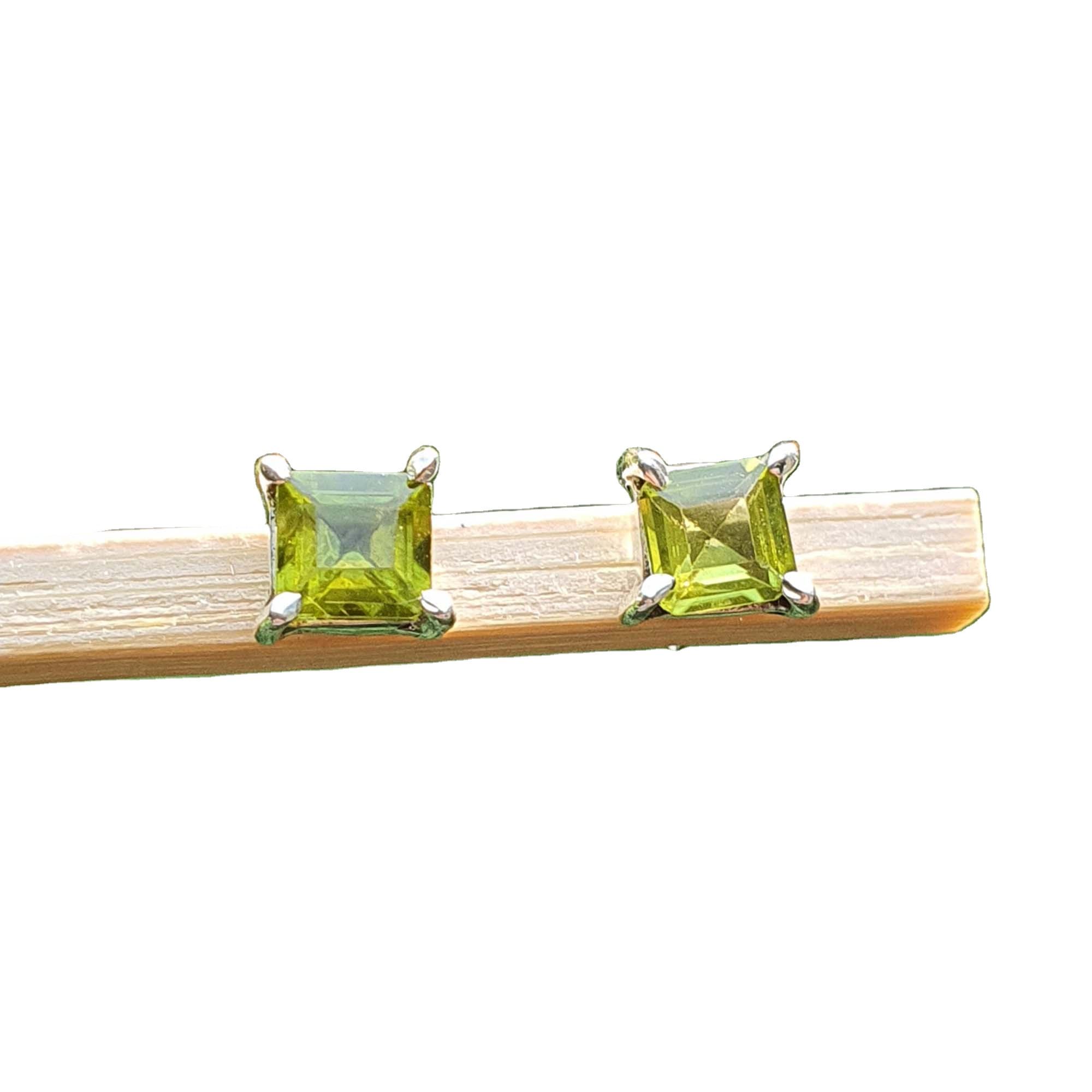 สีเขียว