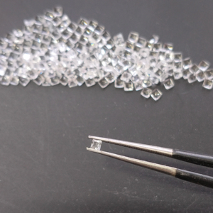 โทแพซสีขาวธรรมชาติ 1.75 มม. ทรงสี่เหลี่ยมเจ้าหญิงคัท คุณภาพดีที่สุด พลอยเม็ดเดี่ยวสำหรับทำเครื่องประดับ - Product Image 1