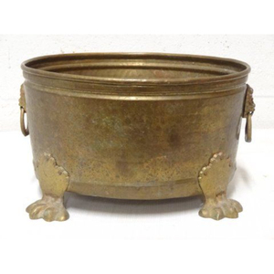Maceta de cobre martillado vintage con asas de latón y patas de garra, decoración para el hogar y jardín. - Product Image 5
