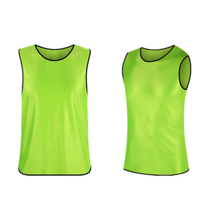Chaleco de Entrenamiento de Fútbol de Primera Calidad, Precio Accesible, Totalmente Personalizado, Antiarrugas, con los Últimos Diseños - Product Image 1