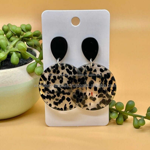 ต่างหูเรซินไม้แฟชั่นทันสมัยสำหรับผู้หญิงและเด็กผู้หญิงชุดปาร์ตี้ - Product Image 1