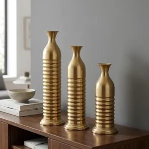 Macetero de Lujo para Piso con Acabado Dorado, Moderno y Decorativo, para Plantas Artificiales, Decoración para Sala de Estar y Hogar - Product Image 2