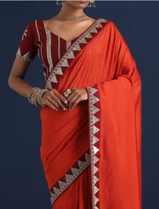Sari de Diseño KV para Mujer, en Seda Vichitra Color Óxido, con Adornos y Blusa sin Coser - Product Image 5