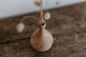 Jarrón de madera natural hecho a mano, liso y pulido, de madera maciza para decoración del hogar y cafeterías. - Product Image 6