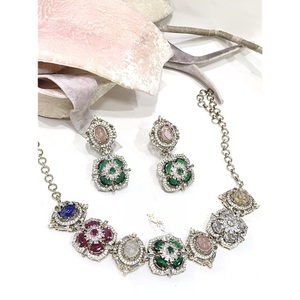 Elegante conjunto de collar flexible chapado en oro de primera calidad, hecho a mano, con aretes, para bodas, colección para mujer. - Product Image 1