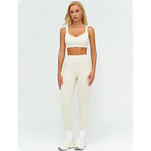 Conjunto de Yoga para Mujer: Leggings Acampanados de Punto Suave y Sujetador Deportivo con Cuello en V Profundo y Laterales Fruncidos, Colección Lifestyle de Nylon y Spandex - Product Image 4