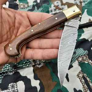 Couteaux de chasse à lame fixe pour le travail du bétail en extérieur, le camping et les tâches de survie, avec une lame tranchante et une poignée ergonomique. - Product Image 1