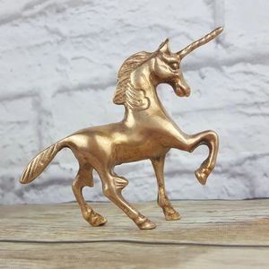 Sculpture décorative en laiton représentant un licorne pour l'entrée, la console, la salle à manger et une présentation raffinée de la maison - Product Image 5