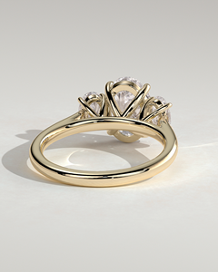 Anillo de Compromiso de Diamantes de Corte Ovalado en Oro Amarillo de 10K/14K/18K para Mujer, con Tres Piedras Cultivadas en Laboratorio, Certificadas por IGI, Estilo Clásico de Lujo - Product Image 3