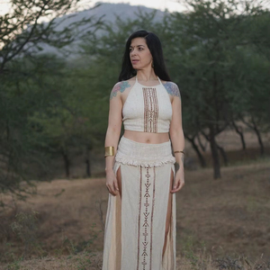 ชุดเซ็ตทูพีซสไตล์โบโฮออร์แกนิก ลายพิมพ์บล็อกแฮนด์เมด ประกอบด้วยเสื้อคอ halter และกระโปรงผ่าสูง - Product Image 1