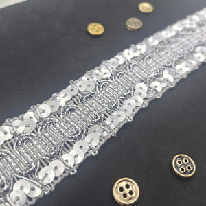 ริบบิ้นตาข่ายโพลีเอสเตอร์แบบโมเดิร์น กว้าง 3 ซม. ประดับด้วยเลื่อมสีเงินและลายเมทัลลิก หรูหรา เป็นมิตรกับสิ่งแวดล้อม - Product Image 2