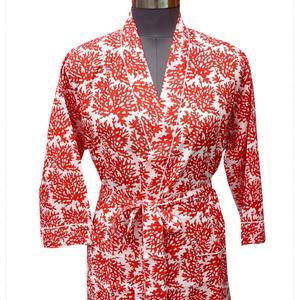 Kimono de Algodón Ecológico Hecho a Mano, Bata de Mujer Tejida, Cuello en V Personalizado, Corte Holgado, Estampado Floral, Cierre con Cinturón - Product Image 2