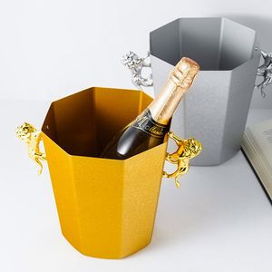 Cubo de hielo metálico octogonal de acero inoxidable esmerilado con asa de león dorado de 5L para enfriar vino y champán en bares - Product Image 3