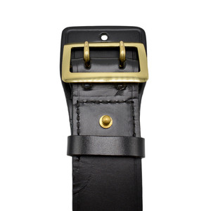 Ceinture en cuir noir avec boucle carrée et plusieurs trous pour un ajustement réglable, idéale pour les uniformes et les tenues de travail. - Product Image 2