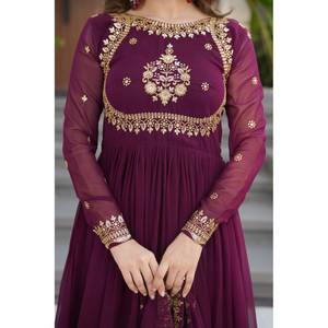 Vestido de Diseñador con Corte en A, Estampado Floral, Bordado con Hilo Zari y Lentejuelas, Incluye Dupatta - Product Image 1