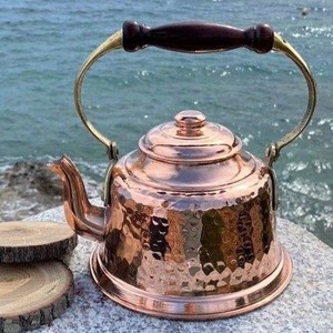 Bouilloire à eau en cuivre artisanale, finition mate avec poignée, style vintage pour le thé, le café, la cuisine et la décoration de la maison - Product Image 1