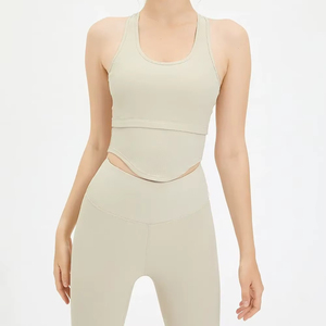 Camiseta sin mangas Premium Fit para mujer, chaleco de yoga personalizable, ropa deportiva transpirable de secado rápido para mujer - Product Image 2