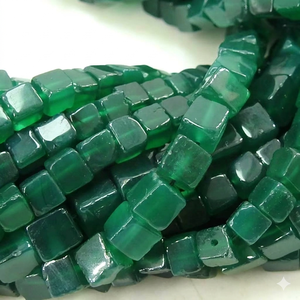 Perles en vrac en onyx vert naturel lisse, en forme de cube, brin de 16 pouces, pierres précieuses en gros pour la fabrication de bijoux - Product Image 1