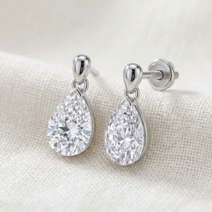 Pendientes de Diamantes con Corte de Pera en Oro Blanco de 14K con Engaste de Bisel, Joyería Clásica de Boda para Mujer - Product Image 3